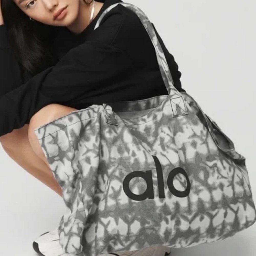 Alo Classic Tote (New with tags in bag)